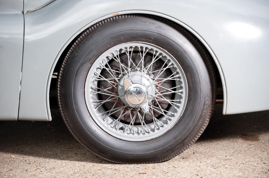  Jaguar XK120 SE Roadster 1953 года  (фото 12 из 27)